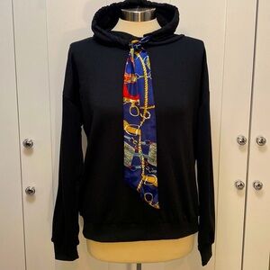 Women’s Black Hoodie Pullover Sweatshirt Satin Chain Print Tie Accent Sz MED NEW